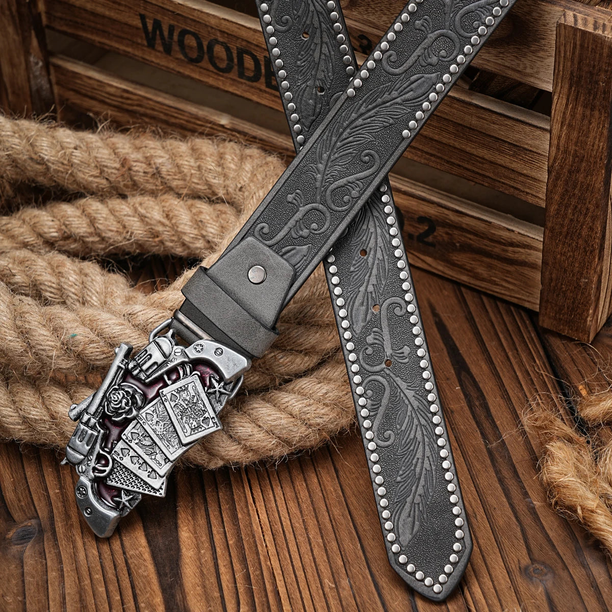 A men's and women's casual retro belt Western style! PU leather belt with metal buckle, suitable for daily work wear